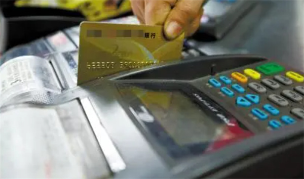 分期购买和使用信用卡支付有什么区别