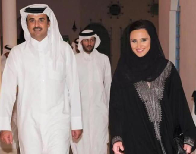 卡塔尔大王后现身旺夫脸美出圈 摘面纱惊艳世界杯