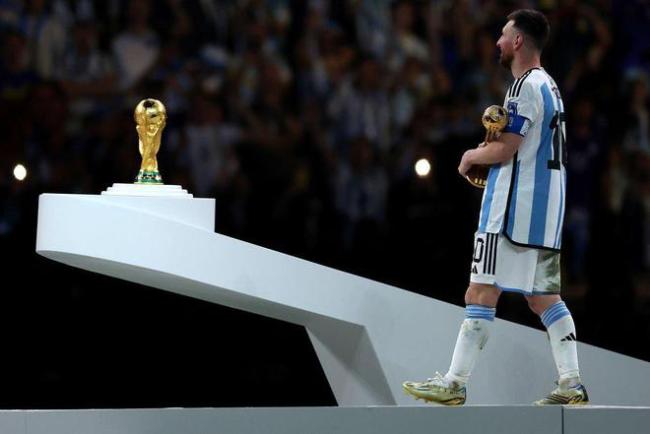梅西2球阿根廷夺世界杯冠军！明星纷纷发文庆贺