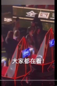 咋回事？李玟解除与导演组误会 好声音现场狂飙