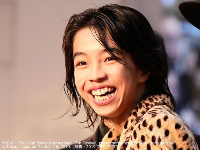 新生代歌手演员YOSHI与卡车相撞死亡！享年19岁