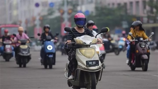 工信部表示将加强电动自行车乘员头盔标准