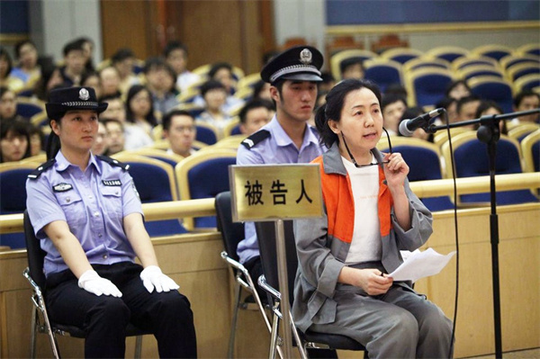 北京市一女局长被查时撒泼耍赖