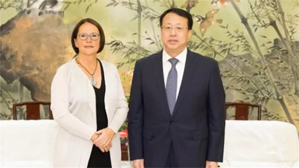 上海市长会见卢森堡财政部部长
