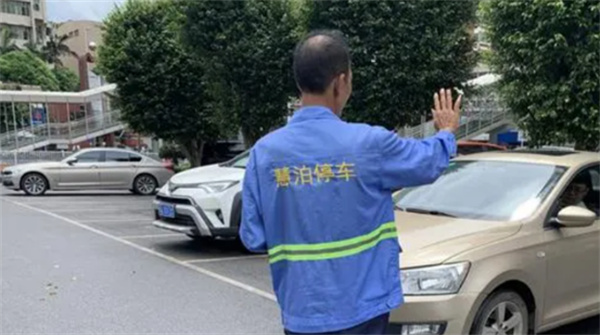 人民热评：南宁纪检委处理天价停车费事件是一记响锤