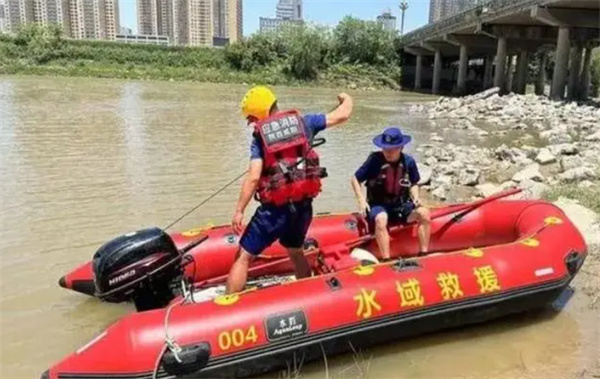 陕西12岁男孩为捡鞋子溺水身亡
