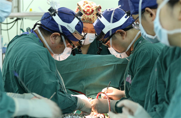 复旦儿科完成首例心脏移植手术