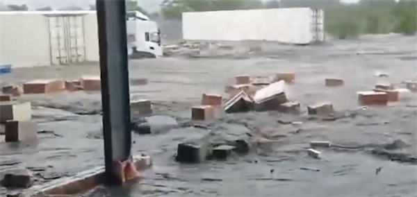 北京暴雨集配站被淹
