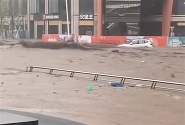 北京门头沟城区洪水退去