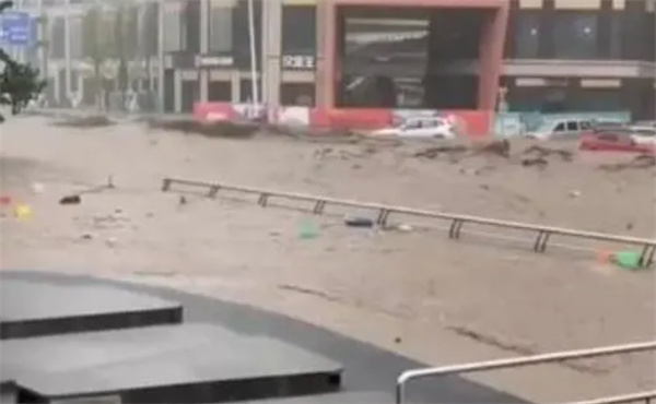 十岁女童在北京被水冲走
