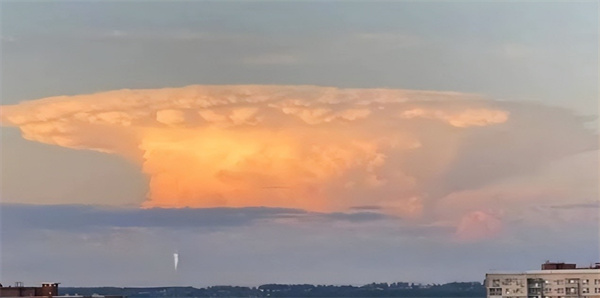 俄罗斯喀山出现蘑菇云吓到居民