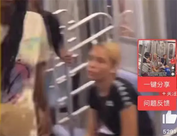华裔家庭在纽约地铁遭到殴打