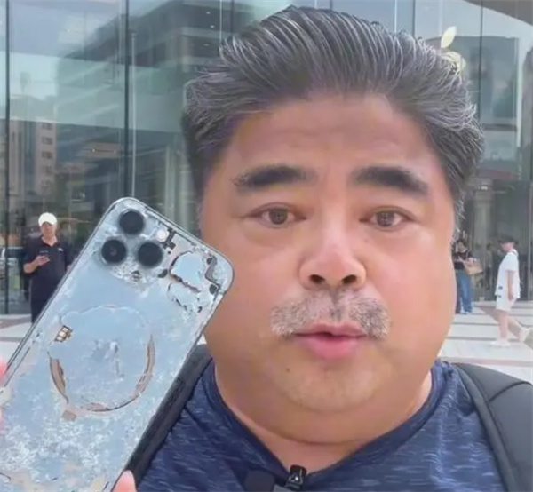 演员刘金拒绝展示iPhone购买记录