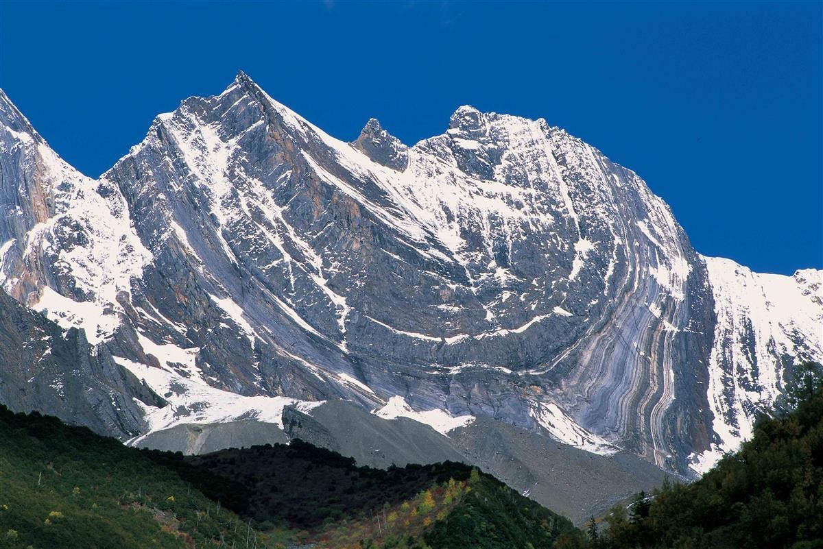 两女子违规穿越终身禁入四姑娘山