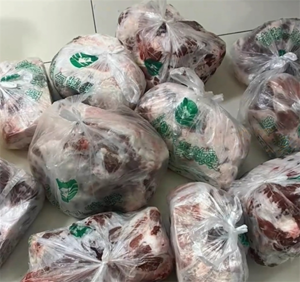 父母从新疆给远嫁女儿寄50斤羊肉