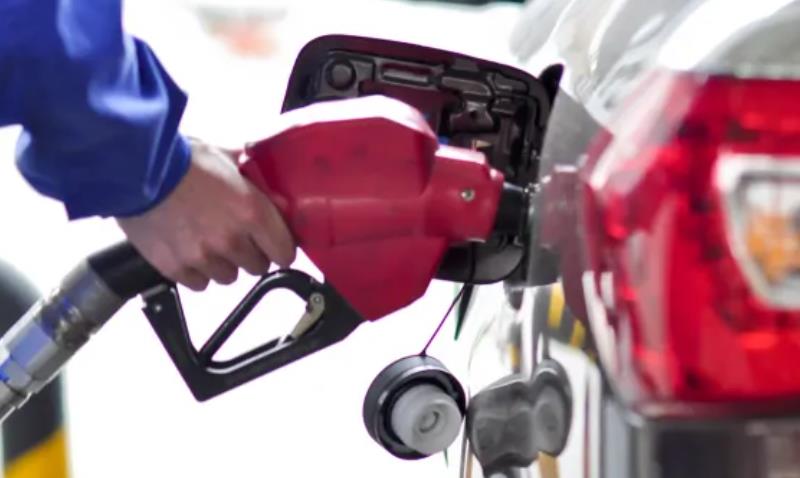 油价涨了95号汽油重返8元时代,成为年内最大涨幅