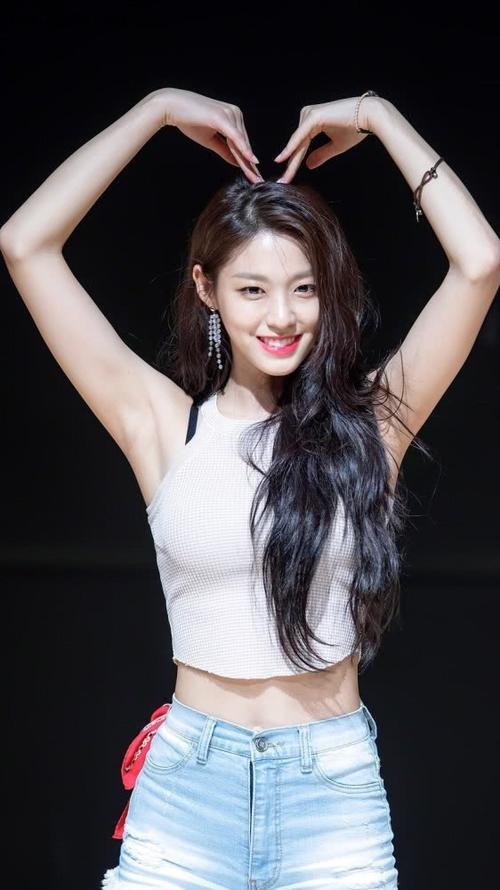 23岁韩国性感女神，号称韩国最强身材，为保持苗条身材减肥成功