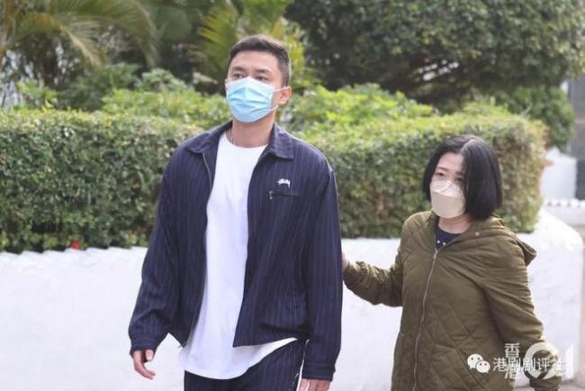 TVB男演员杨明刑满出狱 拍视频两次鞠躬道歉