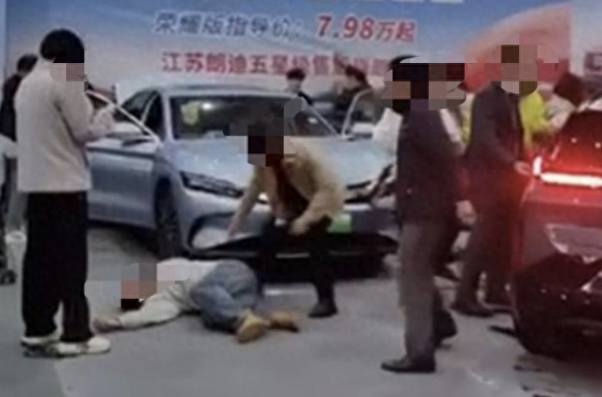 官方辟谣重庆车展汽车撞伤5人,谣言承担责任吗